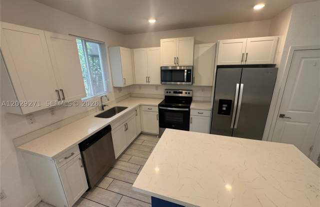 1048 SE 23rd Ter