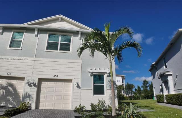 Photo of 830 SE Grovebush Ln