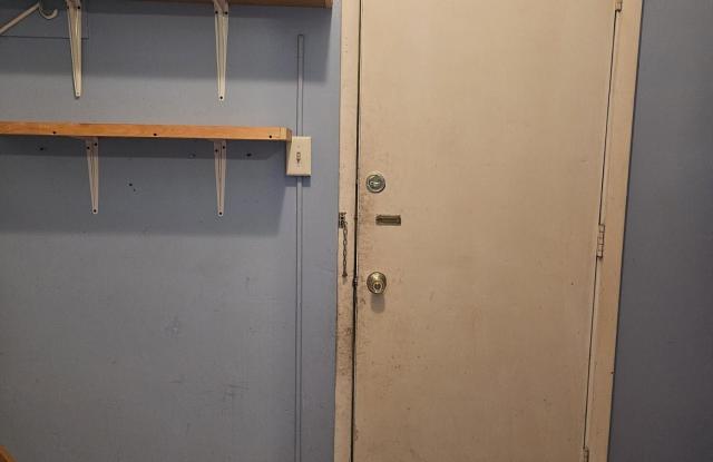 510 Front Street unit: 1E