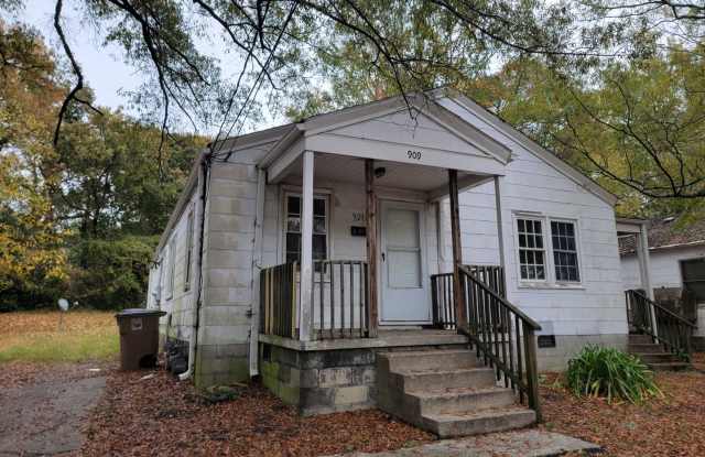 Photo of 2 Bedroom 1 Bathroom Duplex!
