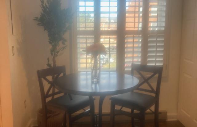 1730 West Abingdon Drive