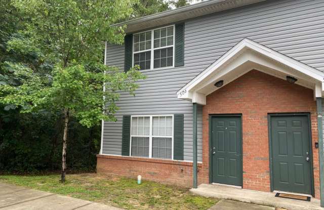 Spacious 3 bed 3 bath condo in Hartsfield Green