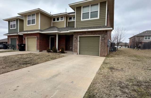 3 Bedroom 2 Bath Townhouse Moore Schools!!!