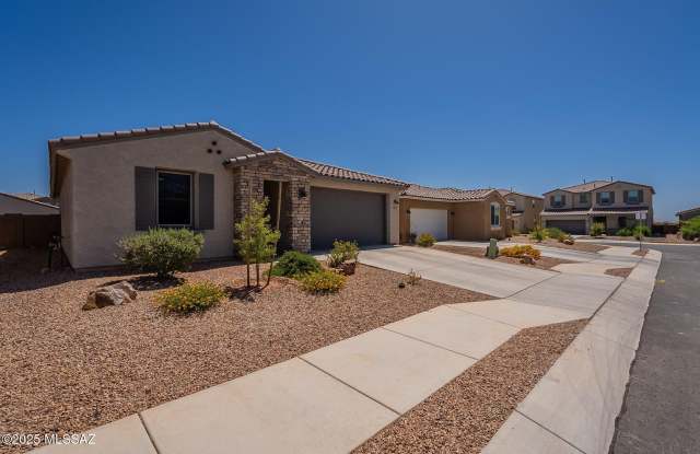 9724 E Lynx Lake Trail