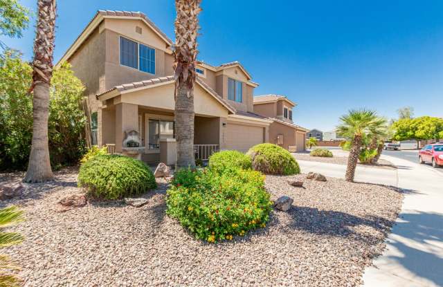 Charming 3 bed, 2.5 bath in El Mirage! W/POOL!!