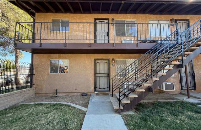Palmdale 1 bedroom - Upstairs unit