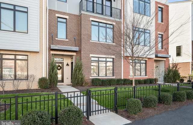1304 RIBBON LIMESTONE Terrace SE