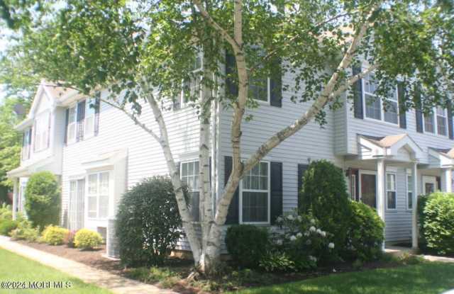 739 Banyan Court