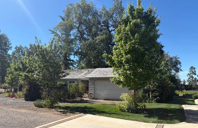 5703 Chapel Dr