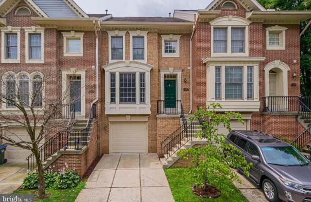 3916 MAXIMILIAN COURT