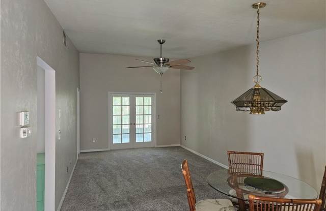 385 E Hartford Street unit: 8A