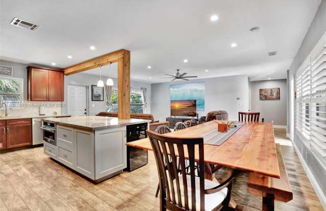 480 SE 15th Ave
