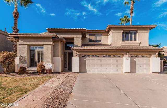 622 W HONEYSUCKLE Drive