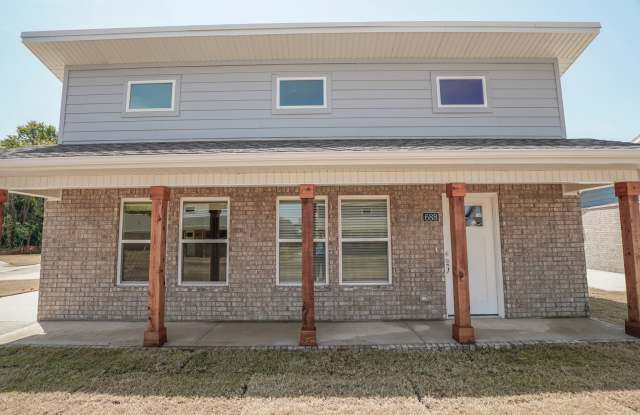 2 Bedroom 2 Baths, Very Close to U of A!!