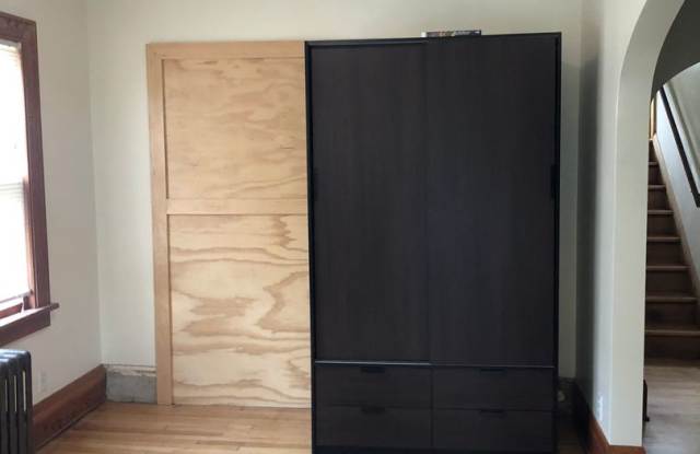 Photo of Charming, Cute,  Convenient 6 Bd/2 Bth in Como