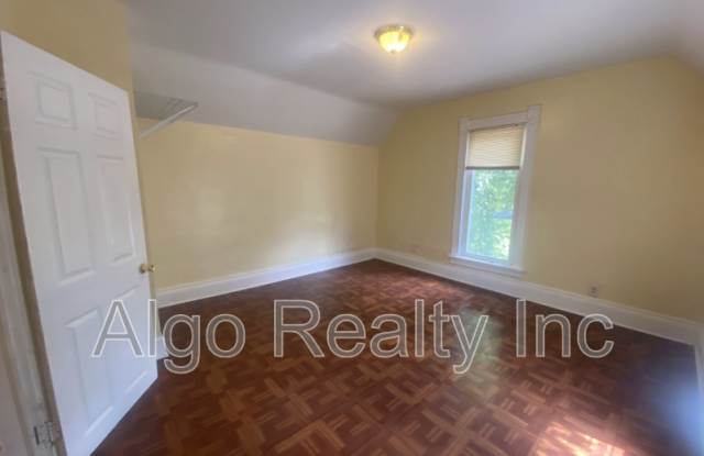 2117 Illion Ave N
