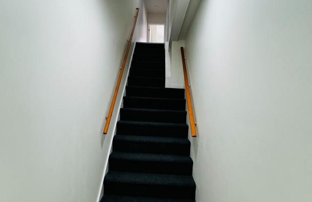 5823 PEMBERTON STREET