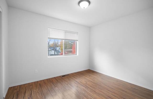 Photo of Lincoln Townhomes