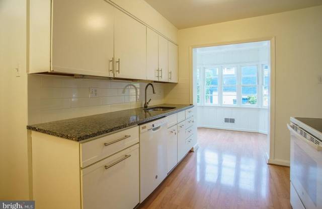 5205 SARATOGA Avenue