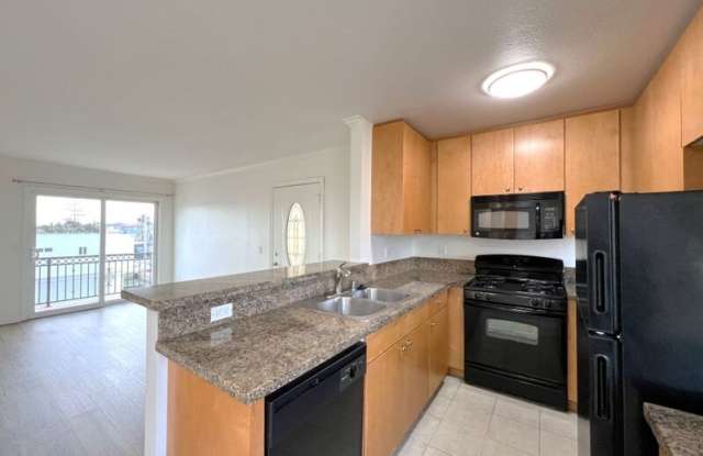 1110 Donax Ave