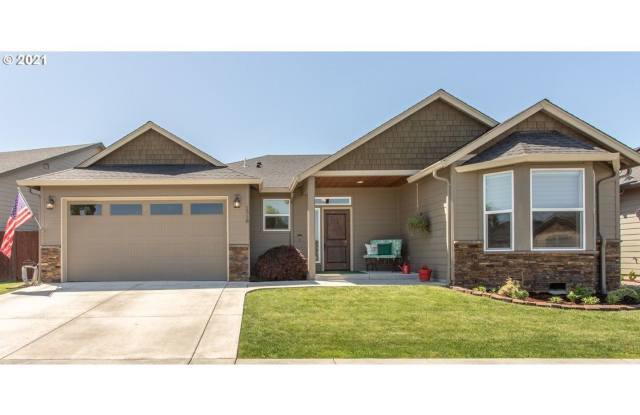 Beautiful Custom One Level Home - 1518 Northwest 21st Street, Battle Ground, WA 98604