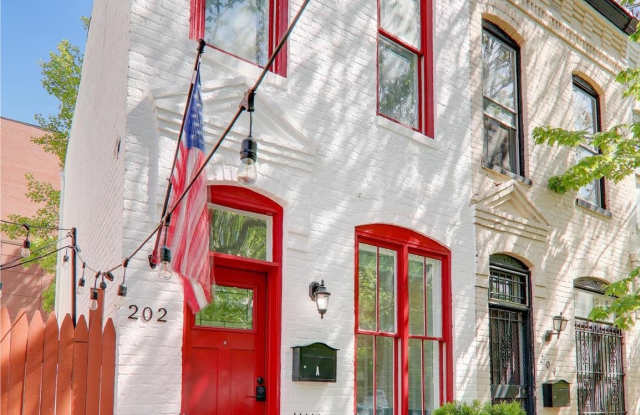 202 F STREET NE