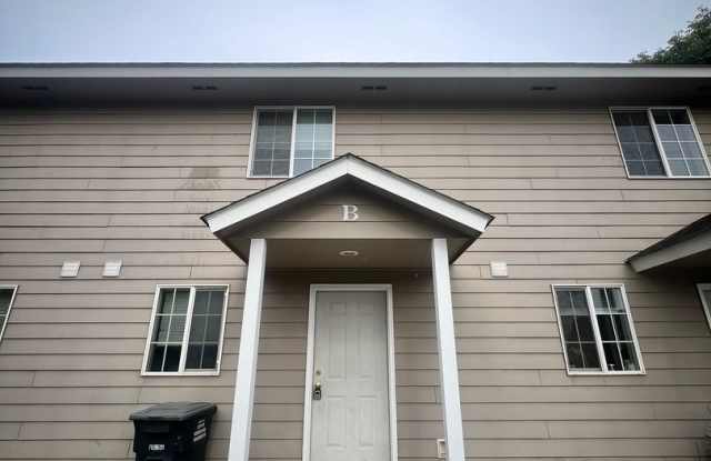 1713 W Fern Dr