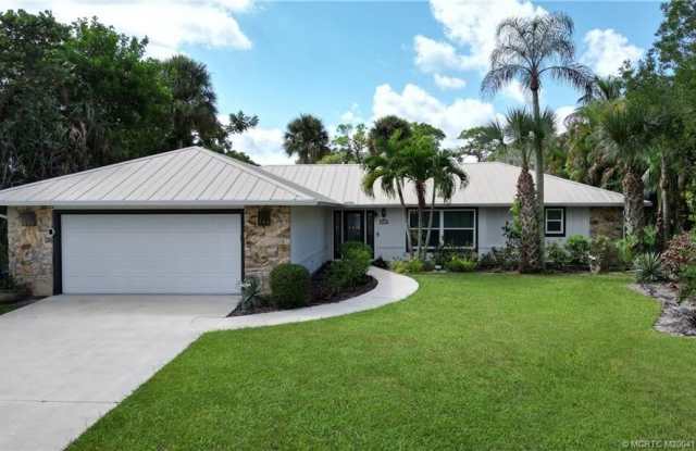 Photo of 323 SW Ridge Lane