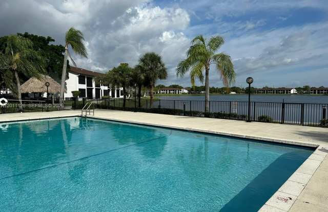 210 Lake Pointe Dr