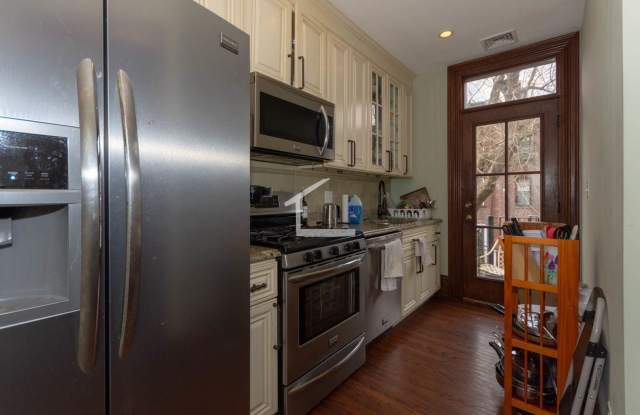 Photo of Nicely renovated 4 bed unit near Northeastern!