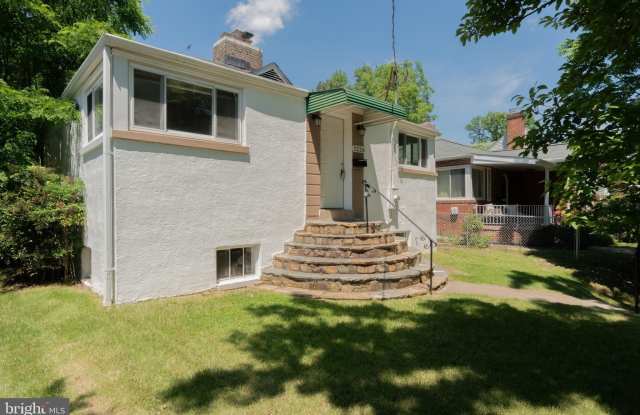 1226 N TAYLOR Street