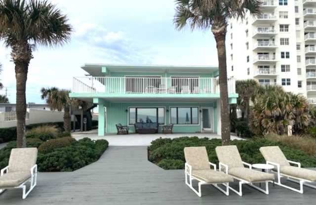 Beach Bungalow on the Beach!