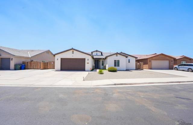 3457 W 39 LN