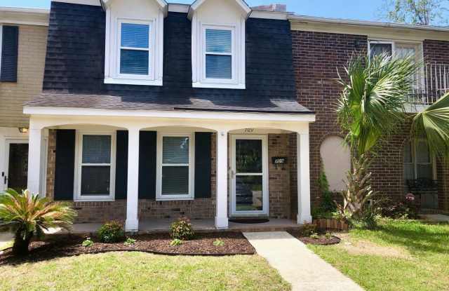 Available now. Beautifully Remodeled Townhouse Available in Central Mt Pleasant!