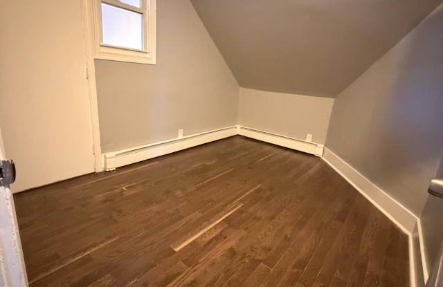 534 Howard Avenue - 3