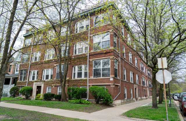 Photo of Lincoln Square / Ravenswood - 2 Bed / 1 Bath - Heat Included