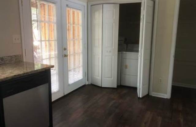 1690 Barnett Shoals Rd - Apt. 3