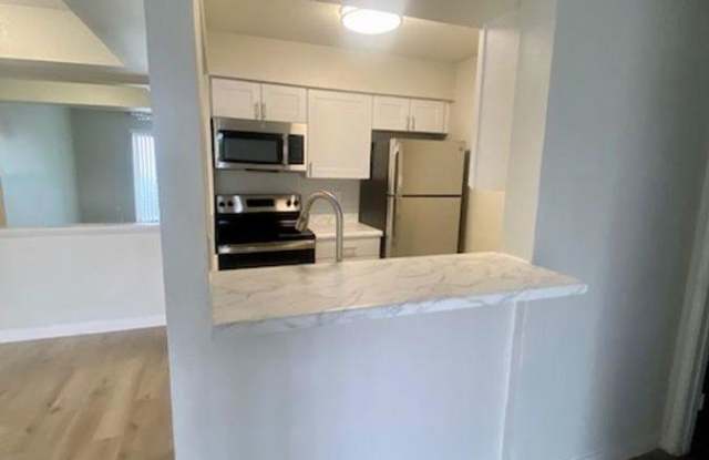 1010 W Main St