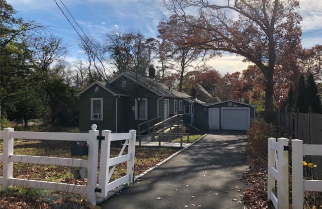 37 5th St - 37 5th Street, West Islip, NY 11795