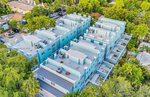 Photo of 824 SE 12th Ct