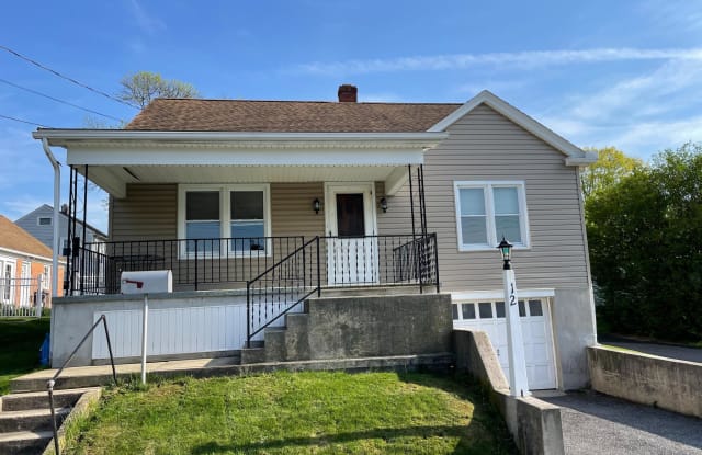 12 E HERMAN AVENUE - 12 East Herman Avenue, Lebanon South, PA 17042