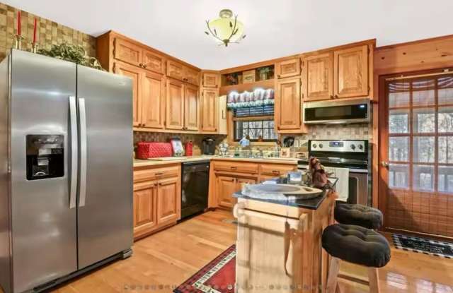 18 Wolf Den Valley Road