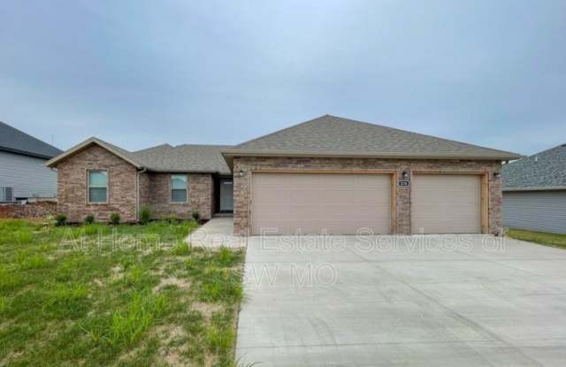 216 W Canterbury Ln