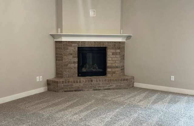 1121 Masquerade Blvd