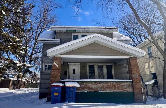 1716 Linden SE - Water included