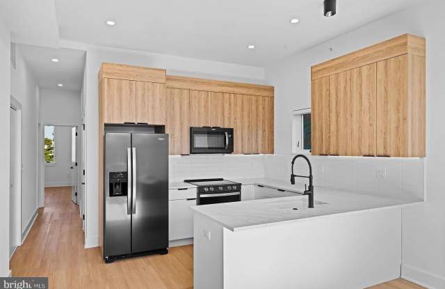 Photo of 4225 POWELTON Avenue unit: 2