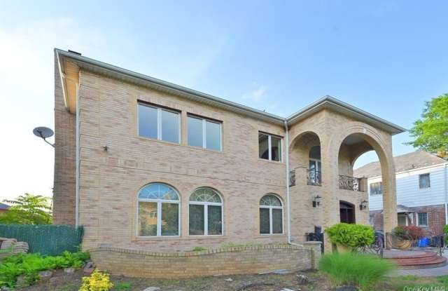 Photo of 10835 66th Road