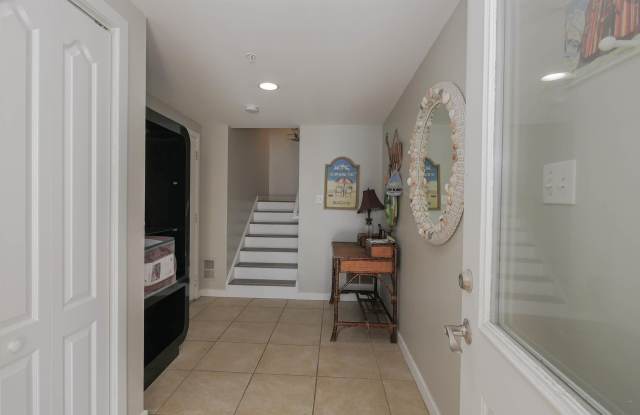 137 S Berkley Square