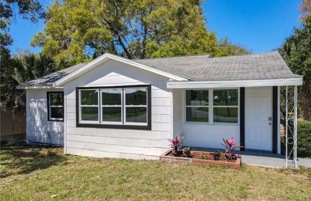 Photo of Beautifully updated 4-bedroom/ 2-bathroom home