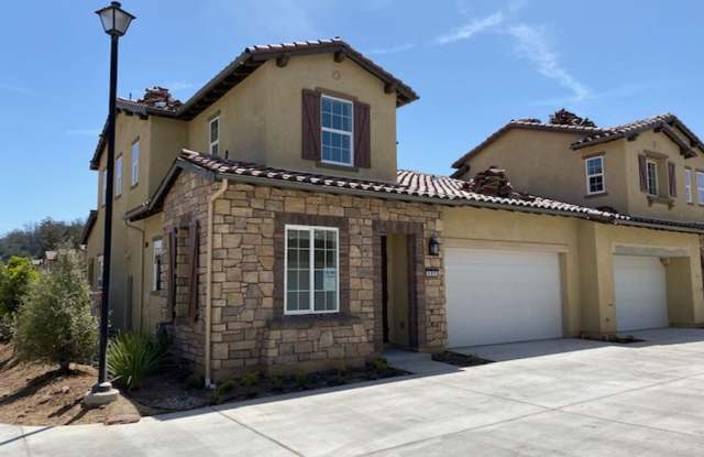 Modern Dog Friendly Town-home in the Orcutt Hills - 583 Agapanthus Way, Orcutt, CA 93455